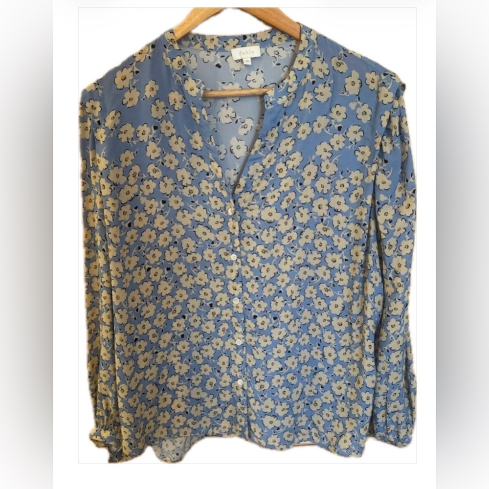 Pablo floral blouse, blue with cream flowers. NWOT. Size 40 FR
